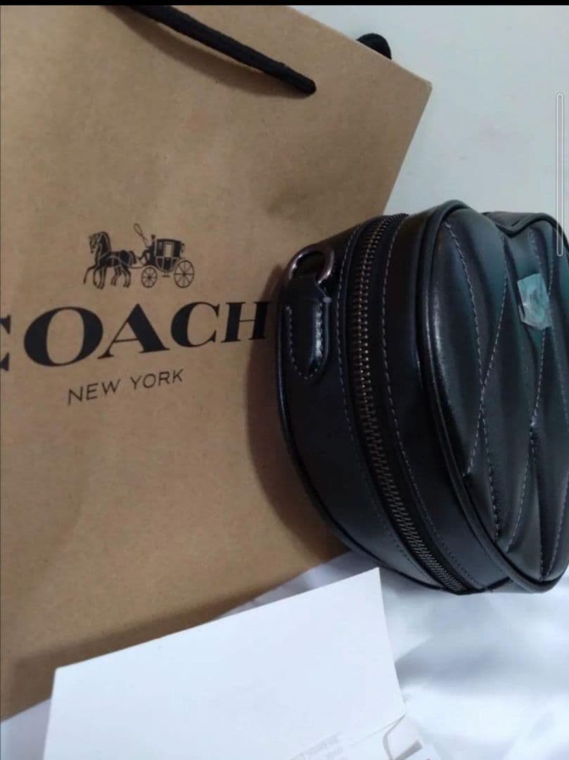 COACH ハート型ショルダーバッグ ブラック