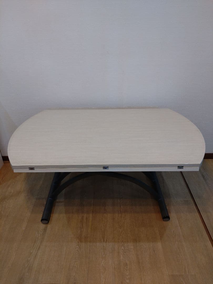 イタリア製　GORACO S.R.L 丸形・円形昇降テーブル、拡張式