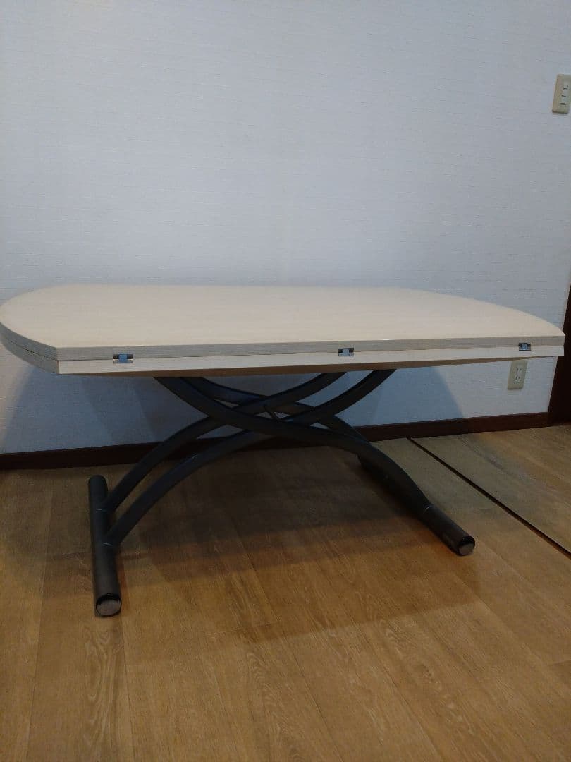 イタリア製　GORACO S.R.L 丸形・円形昇降テーブル、拡張式