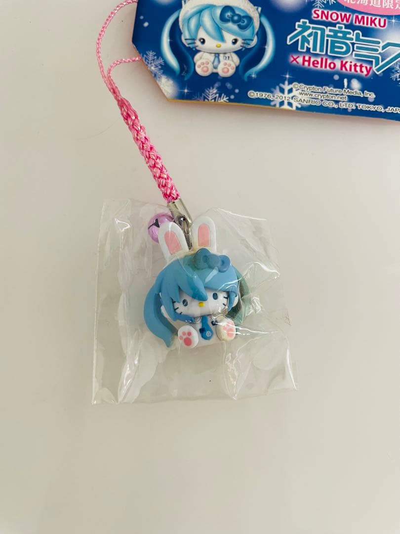 ご当地キティ　初音ミク　ハローキティ　雪ウサギミク　根付 北海道限定　ストラップ