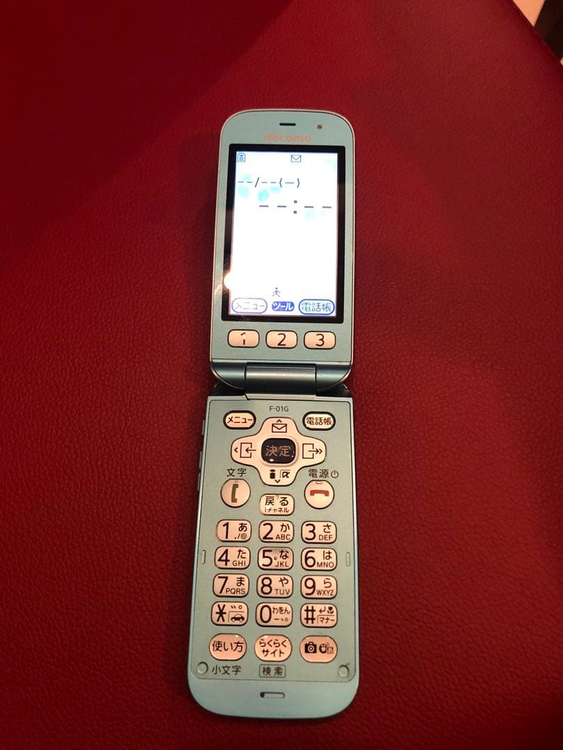 ドコモ F-01G らくらくホンベーシック ガラケー 充電器 電池パック セット