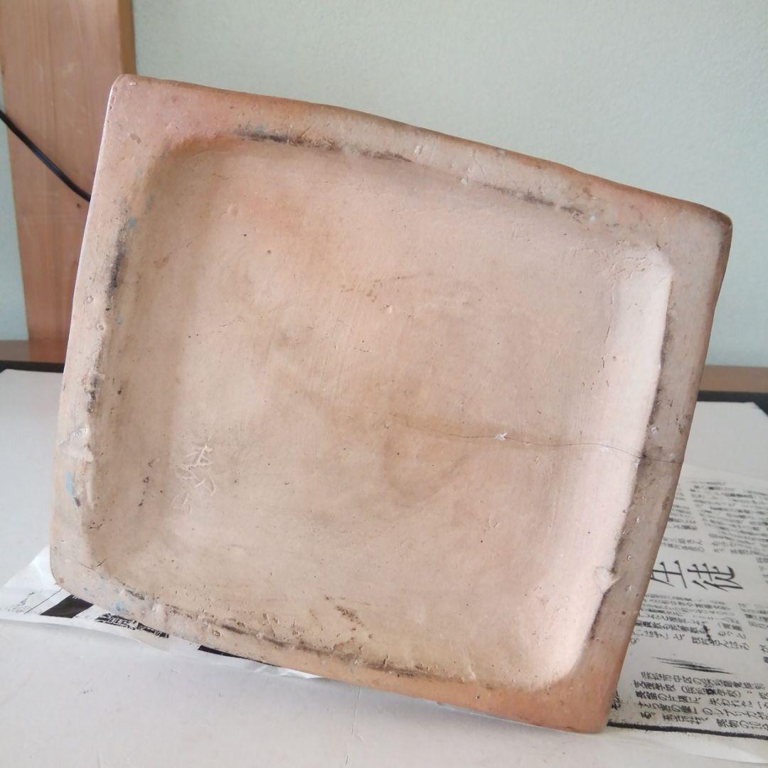 空襲に散った2生徒の像(安らぎの像)。