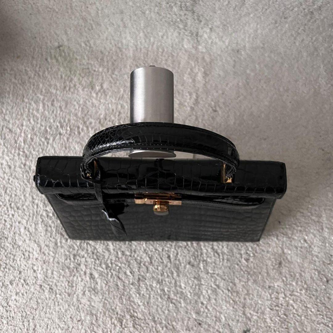 ✨最高峰✨クロコダイル 型押し ハンドバッグ カデナ 南京錠 金具 自立型 黒