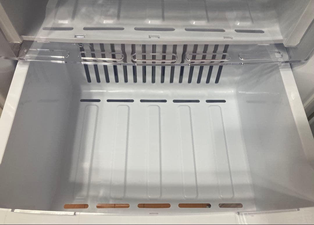 ☆三菱（MITSUBISHI）ノンフロン冷凍庫 121L　2025年製☆美品