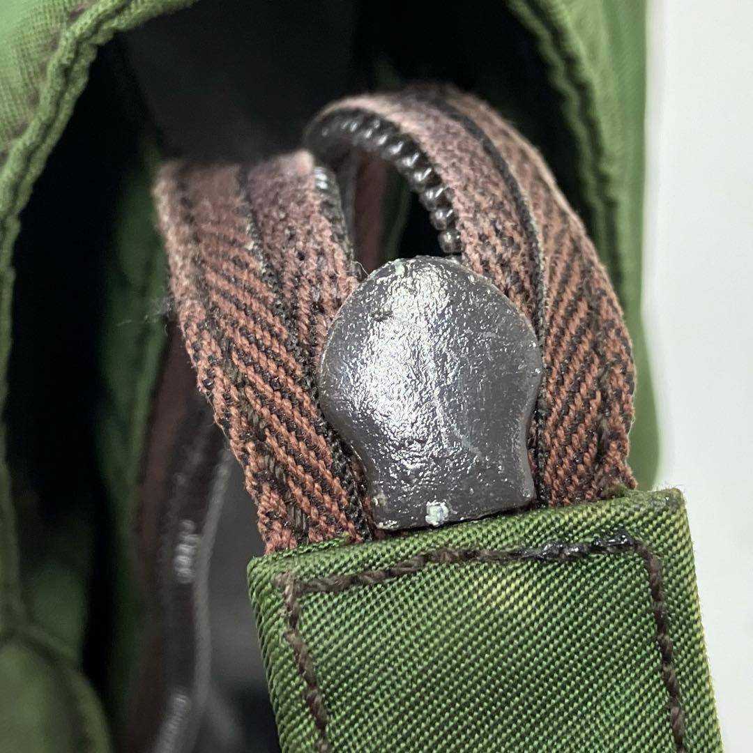 大人気☆PRADA☆プラダ☆ハンドバッグ☆三角プレート☆ナイロン☆ダークグリーン