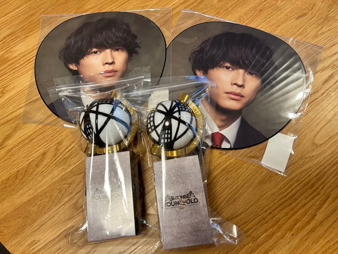 SixTONES YOUNGOLDグッズ 松村北斗うちわ ペンライト 2個セット