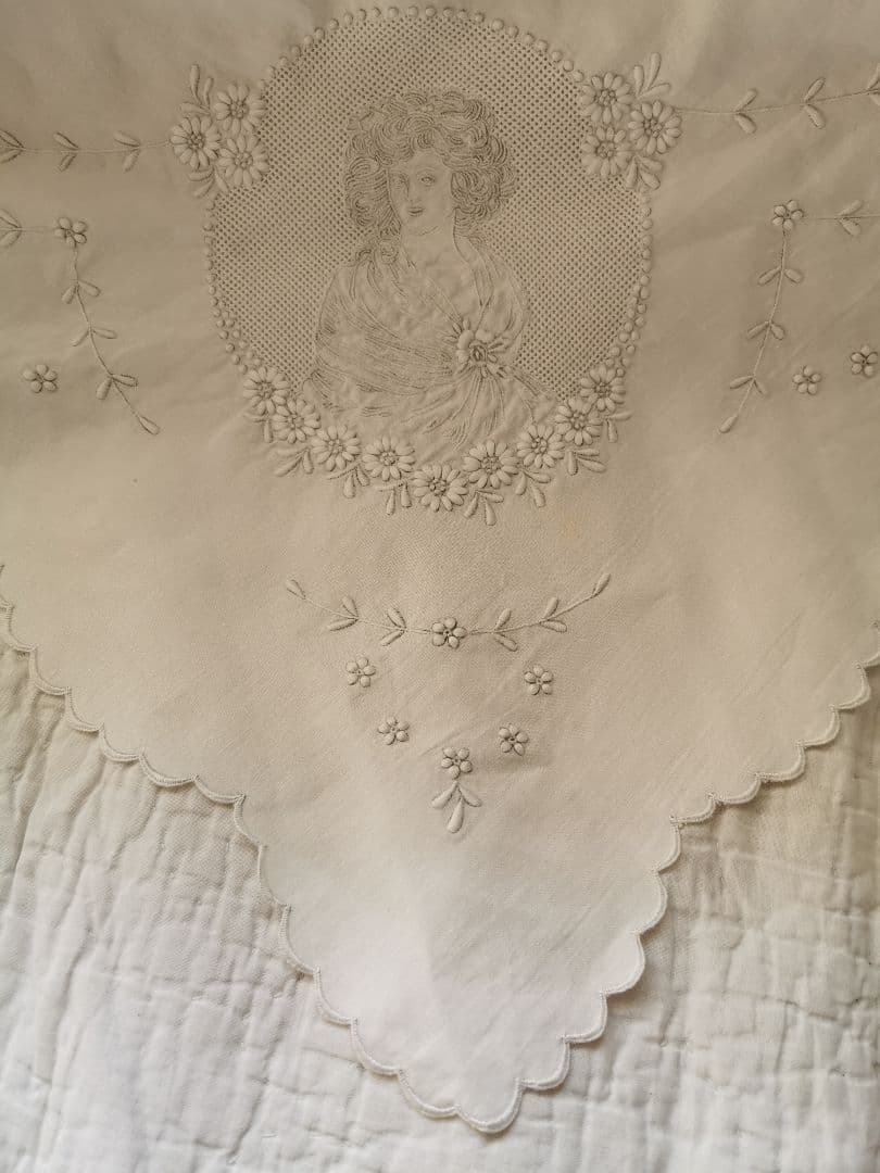 アンティークスイス アペンツェル刺繍 購入 貴婦人達と小花ガーランド