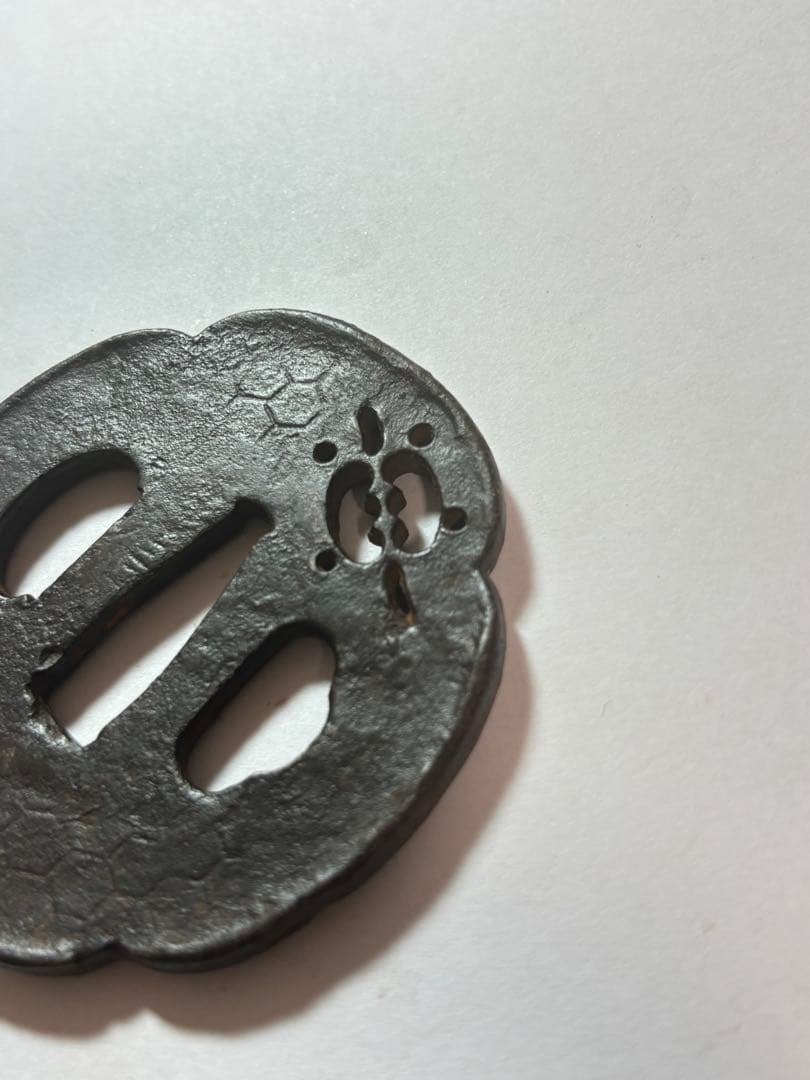 鐔鍔つば　信家　在銘　可愛い　亀透かし　カメ　鉄地　江戸時代