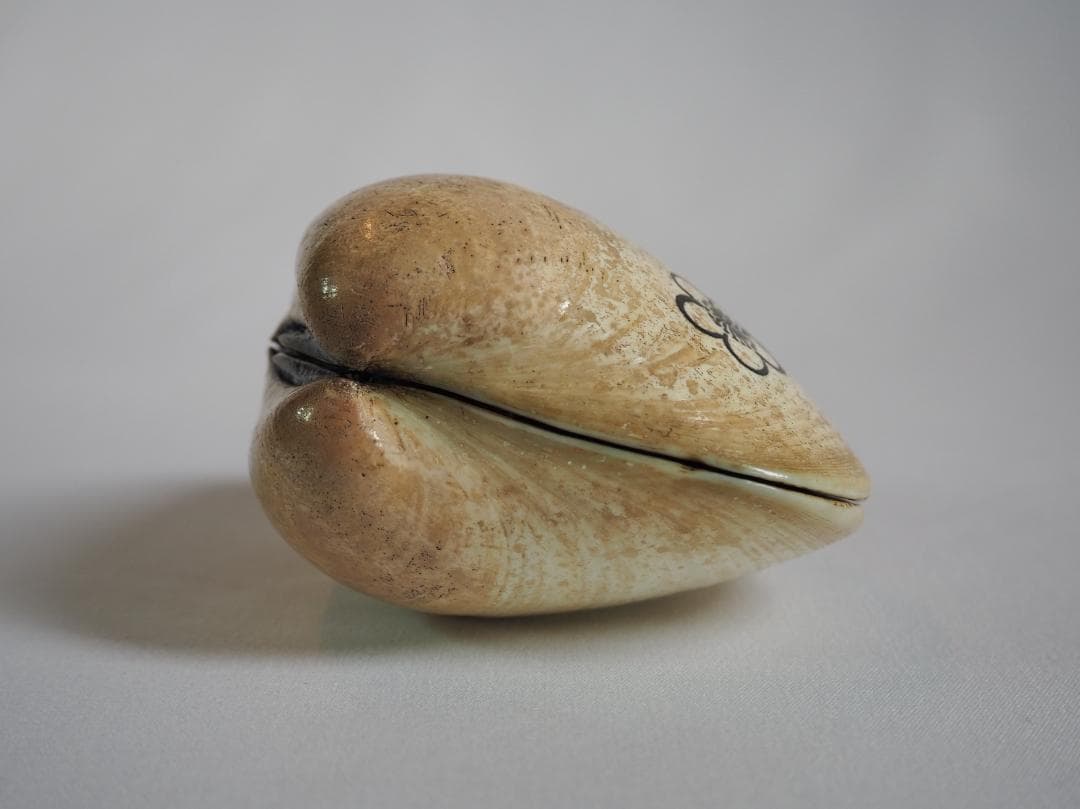 表千家12世惺斎宗左御書付・御好み『 梅蒔絵蛤香合』10代中村宗哲造（共箱）