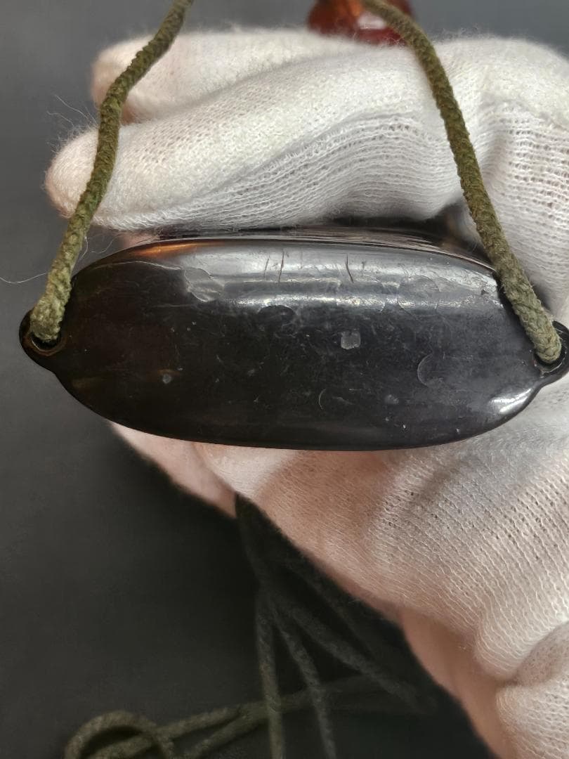 金箔装飾の漆器印籠