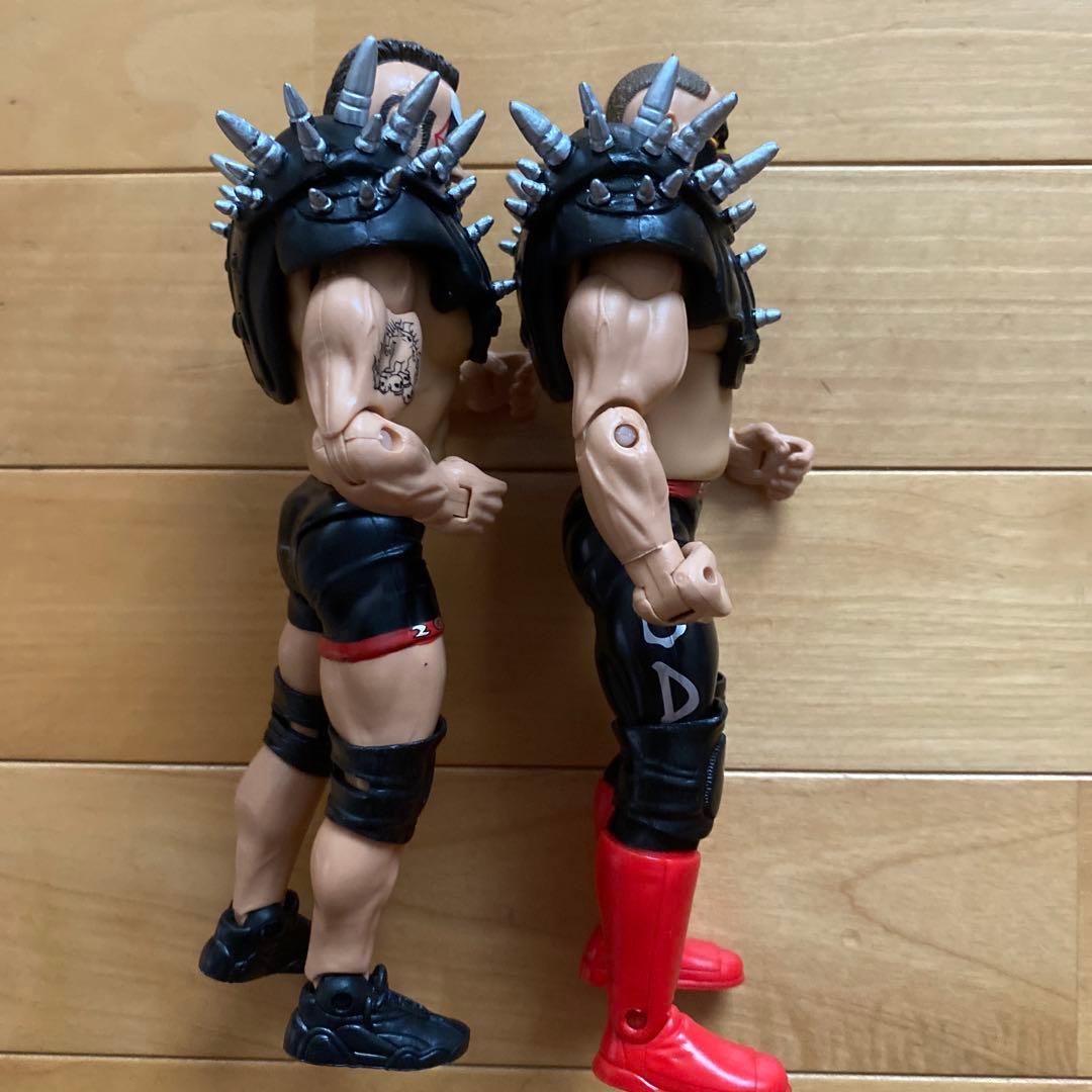 WWE ロードウォリアーズ　プロレスフィギュア 2体セット 凶器椅子付き