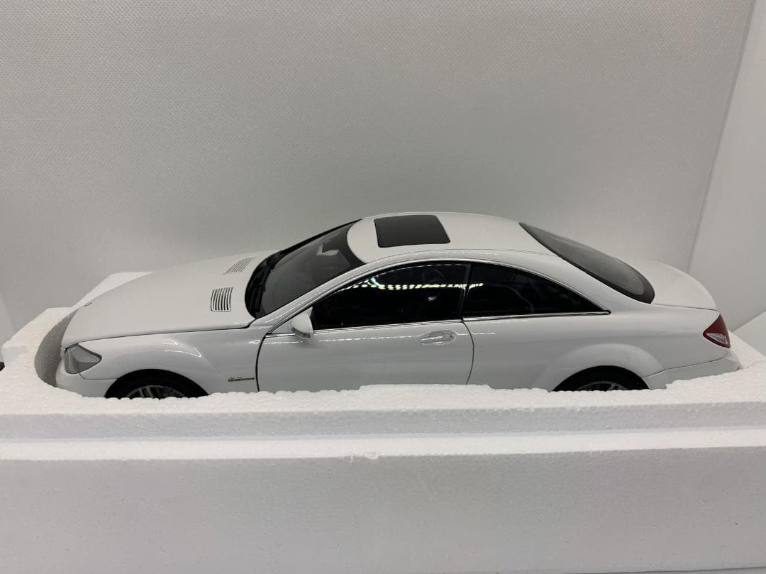 Aa 1/18 メルセデスベンツ CL63 AMG White