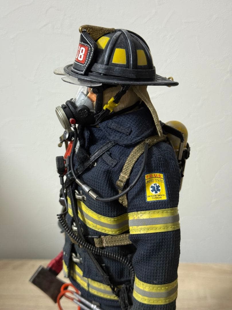 希少 1/6 フィギュア 消防隊員 バックドラフト ミリタリー ホットトイズ