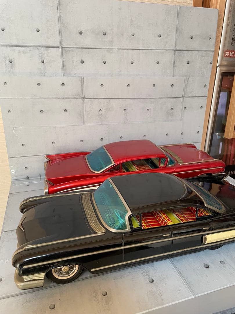 ヨネザワ　1960年代ブリキ大型キャデラック赤・黒2台460mm