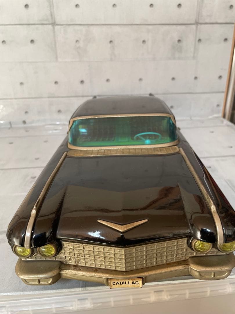 ヨネザワ　1960年代ブリキ大型キャデラック赤・黒2台460mm