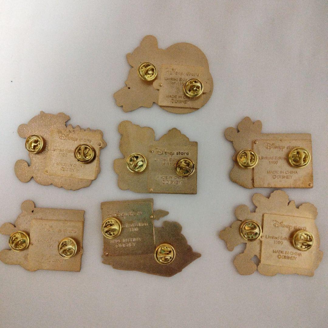 ディズニー　ミッキー・ミニー　2005 カレンダーピンバッジセット