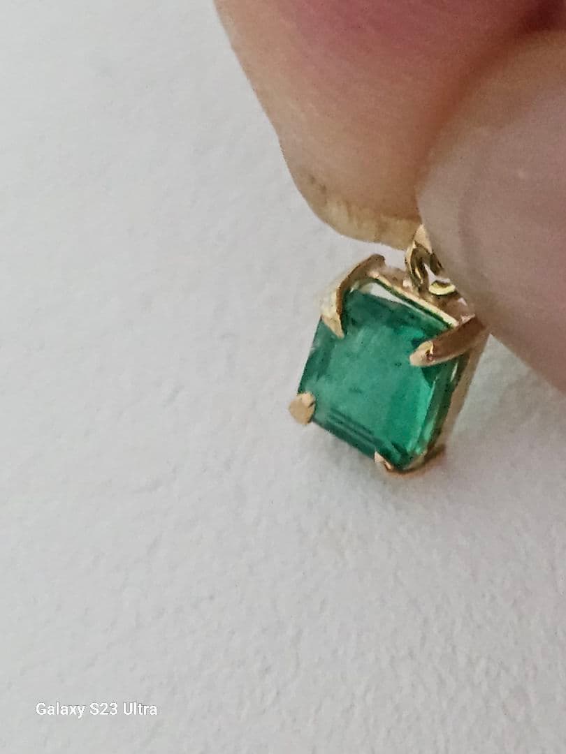 K１８コロンビア産エメラルド　ペンダント５x４mm K18コロンビア産エメラルド ペンダント5x4mm K18コロンビア産