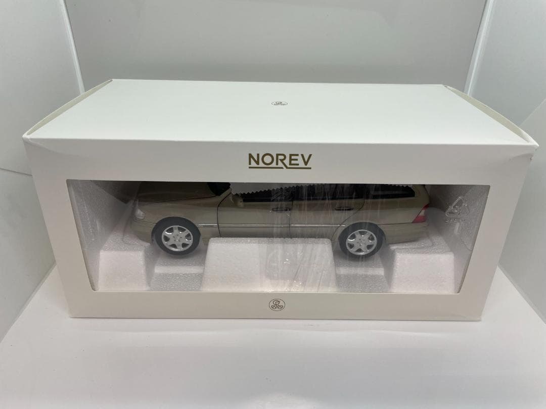 304-037 ノレブ 1/18 ベンツ C-Class T-Model