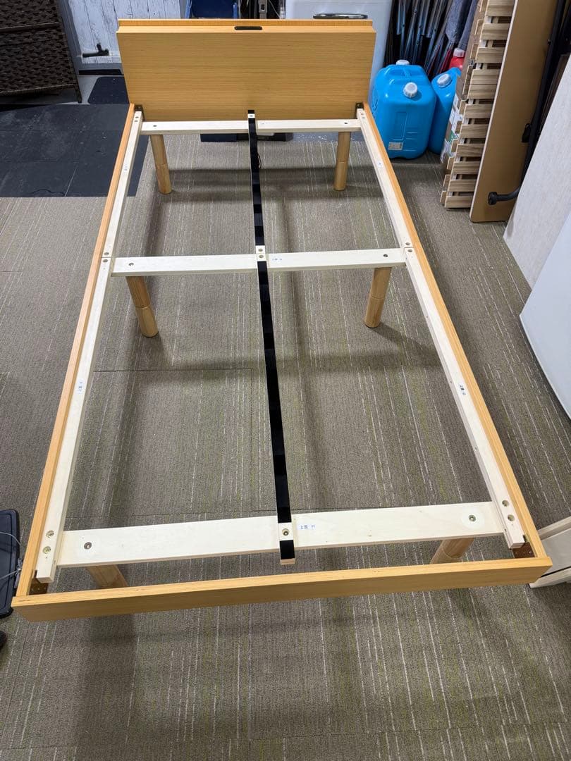 【美品】ニトリ　シングルサイズベッドフレーム　 棚付コンセント付き　STL NA