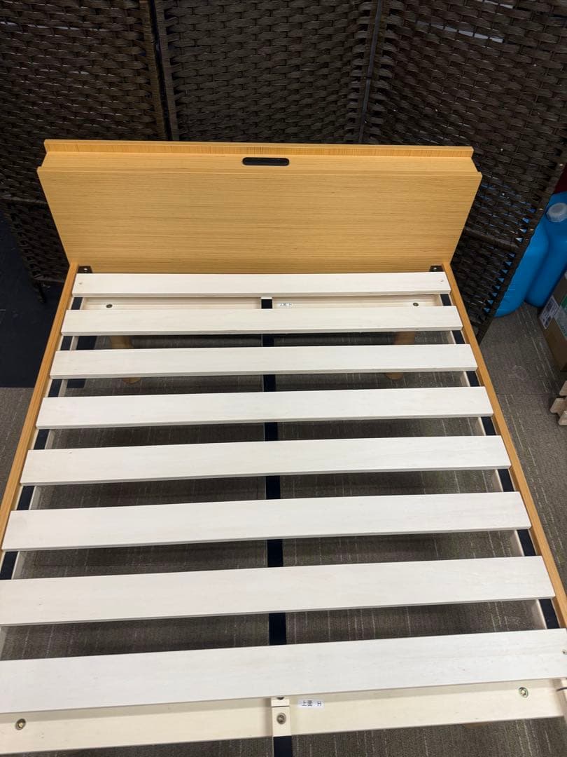 【美品】ニトリ　シングルサイズベッドフレーム　 棚付コンセント付き　STL NA