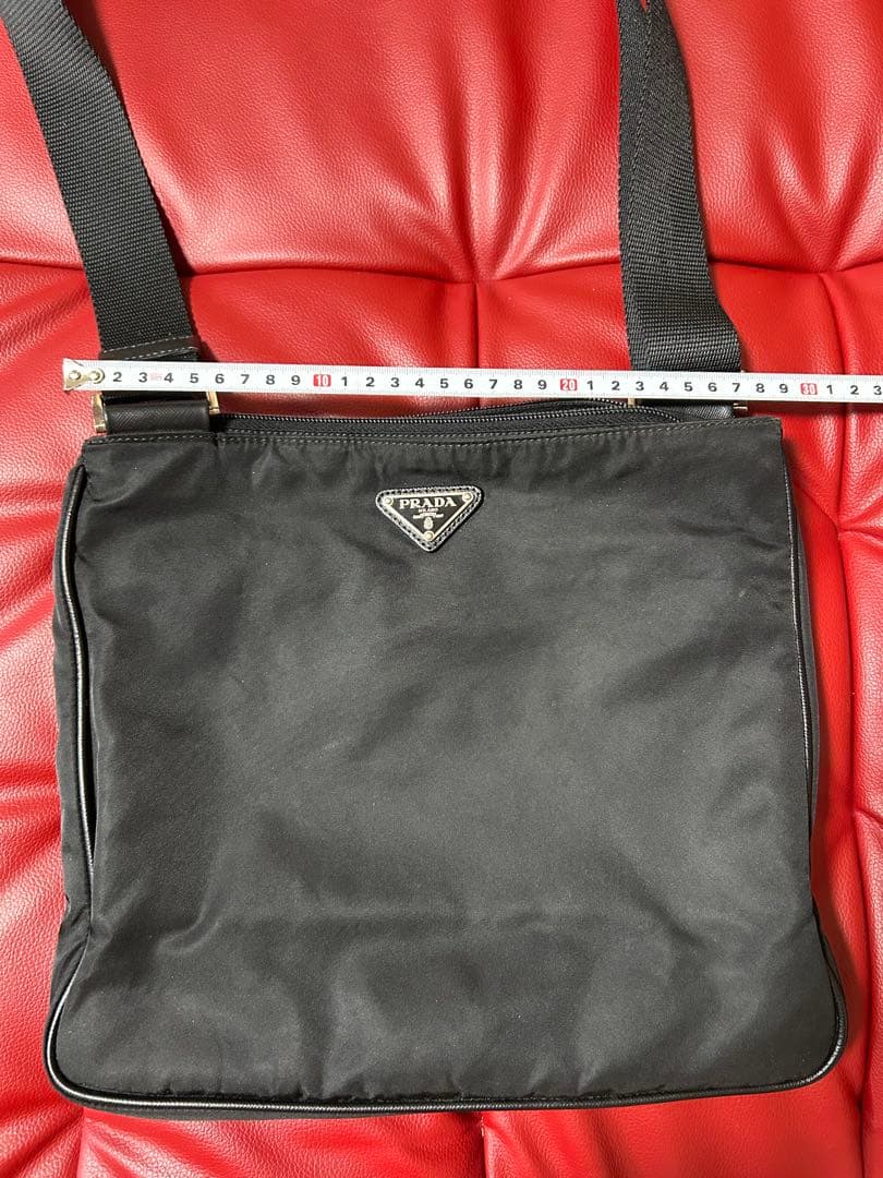 PRADA プラダ　ショルダーバッグ　斜めがけ　三角ロゴ
