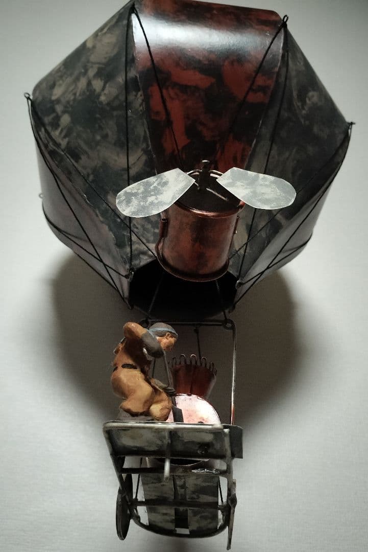 ブリキ バルーン 気球 アンティーク 熱気球 ゴンドラ釜焚き人形 - メルカリ