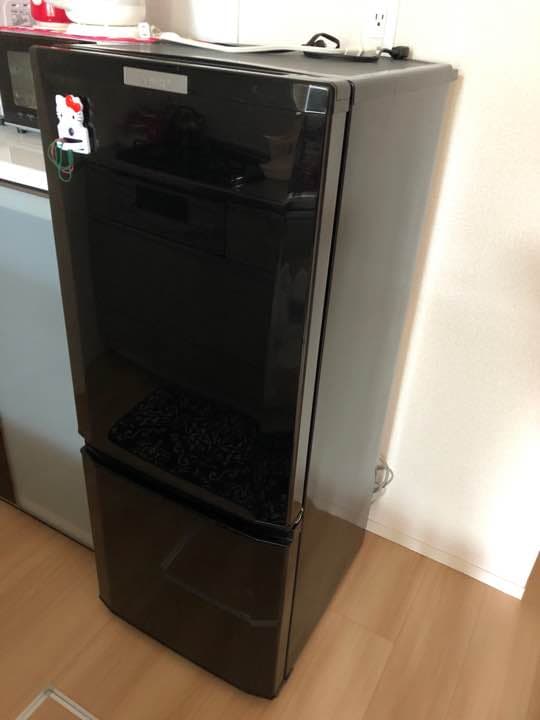 冷蔵庫 (黒) 71 冷蔵庫 SHARP 大型 500-600ℓ 黒 右開き 安い 設置無料 - メルカリ