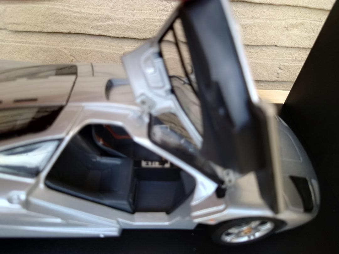 1/18 UT models（ユーティモデル）マクラーレンF1 ロードカー