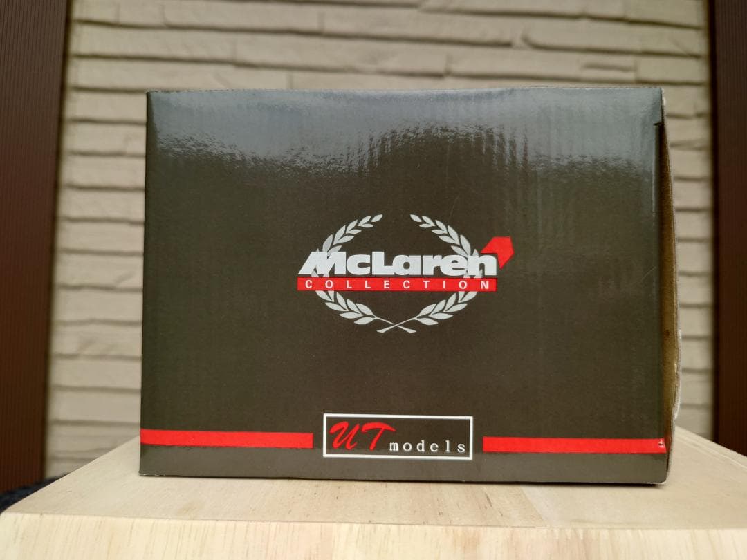 1/18 UT models（ユーティモデル）マクラーレンF1 ロードカー