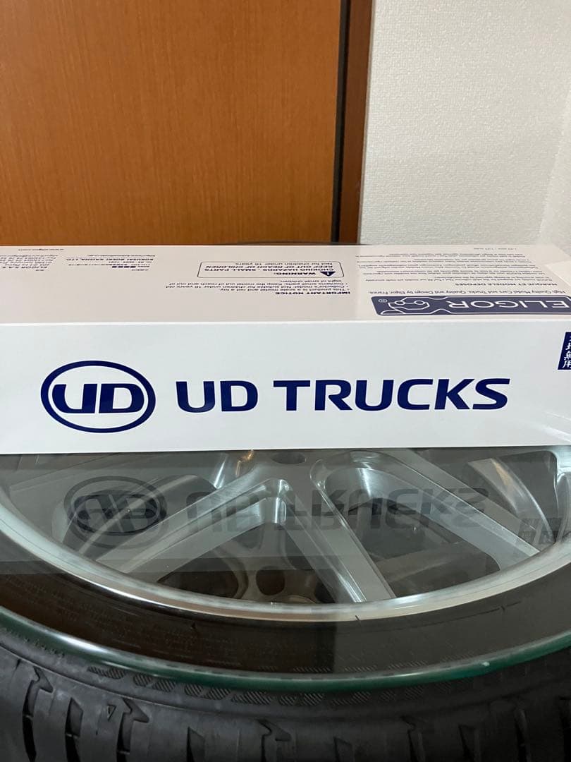 UD TRUCKS クオン 1/43 トラクター・ヘッド