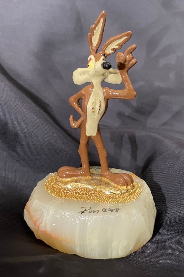 ワイリーコヨーテ 台座付きフィギュア アンティーク ルーニーテューンズ