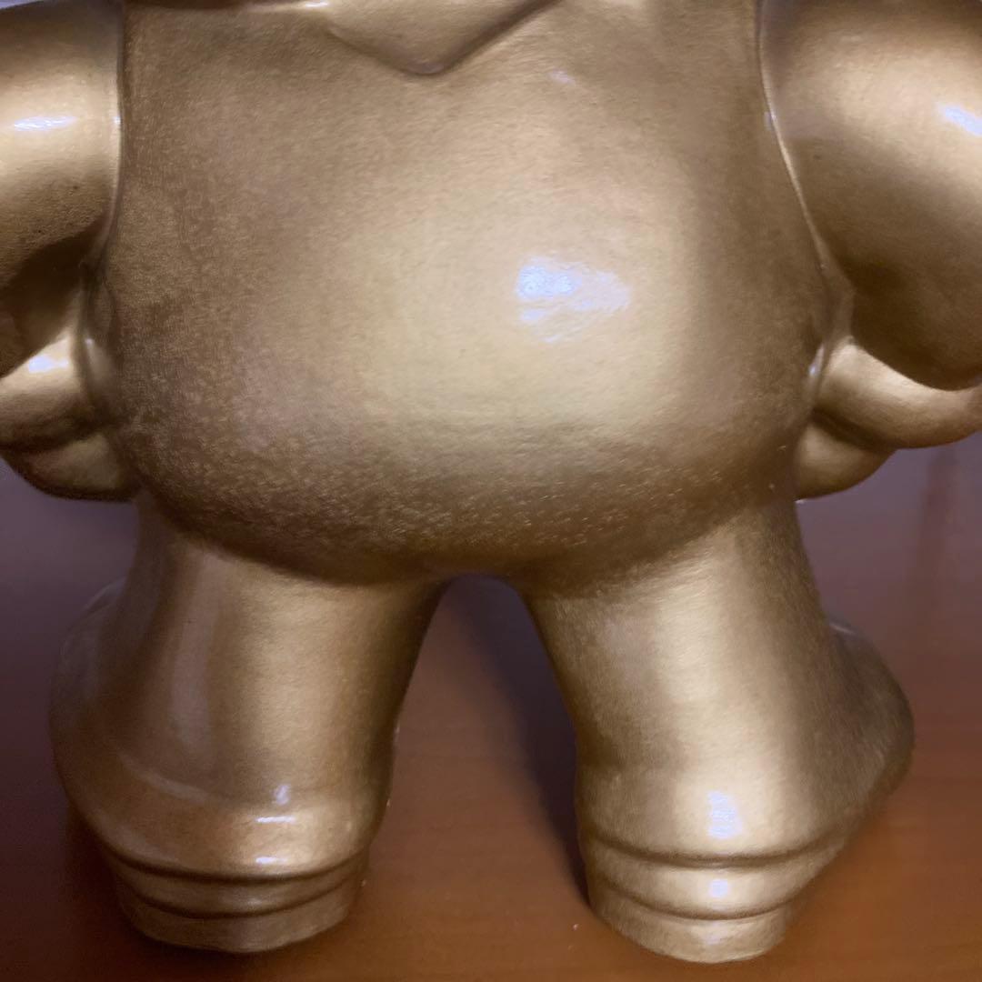 スーパーマリオ像ゴールド