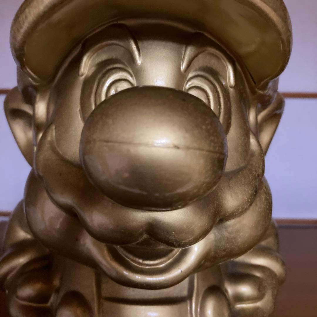 スーパーマリオ像ゴールド