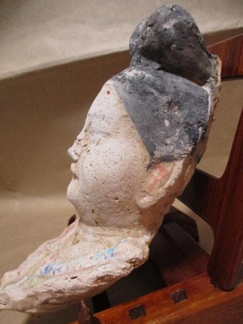 塑像女子俑頭部　Q19-1