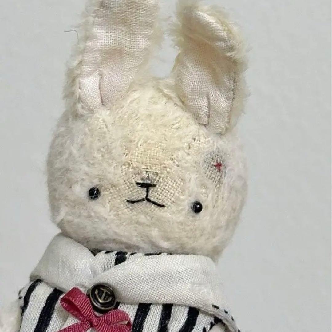 作家さまウサギのぬいぐるみ