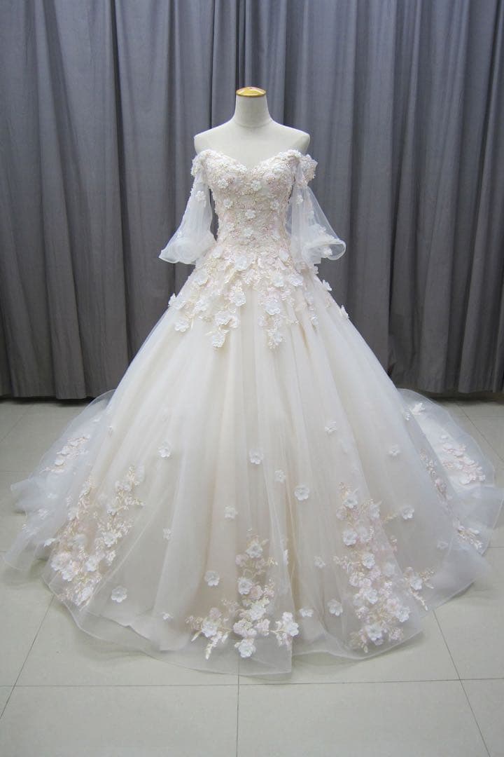 花刺繍オフショルダープリンセスラインウェディングドレス