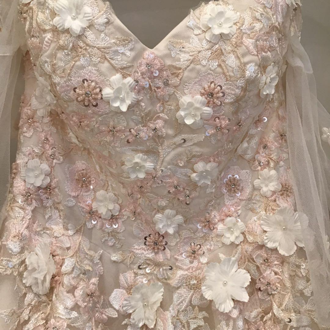 花刺繍オフショルダープリンセスラインウェディングドレス