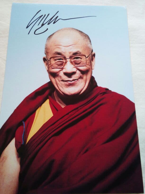 ダライ・ラマ 14世Dalai lamaの直筆サイン入りのオリジナル・カラー写真