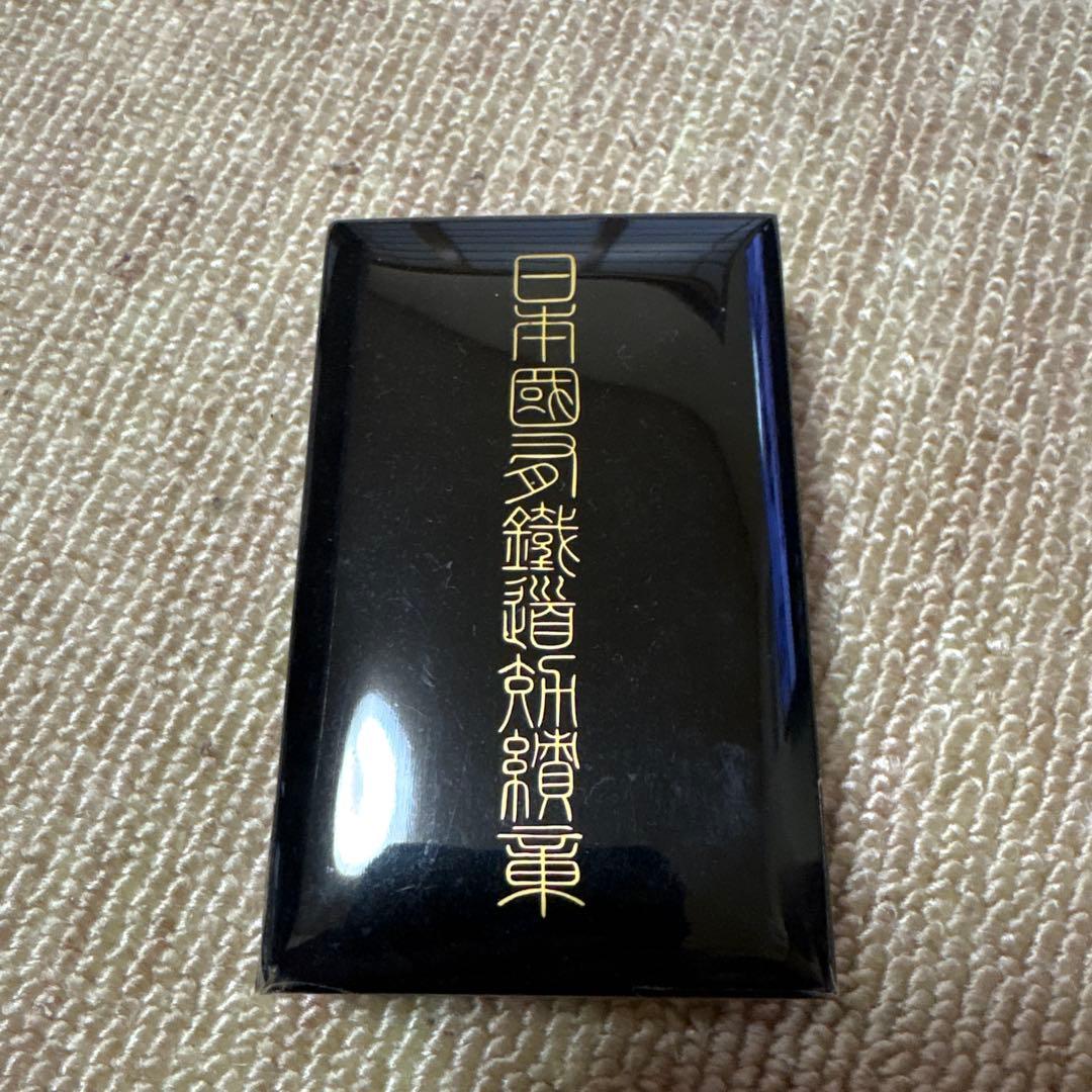 国鉄　襟章　ピン　ピンバッジ　純銀 Yahoo!オークション - 国鉄 襟章 日本国有鉄道功績賞 純銀 五七桐葉紋