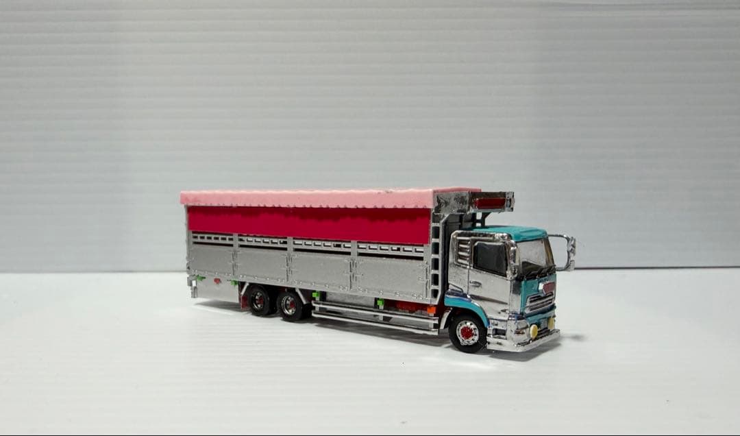 牛２頭付き ＵＤトラックスクオン　家畜運搬トラック　べこ車　トラックコレクション