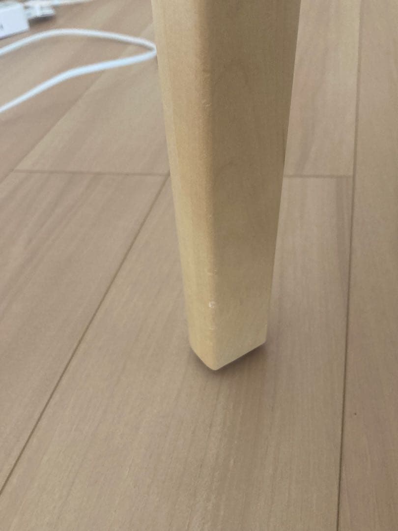 IKEAリーサボー　ダイニングテーブル