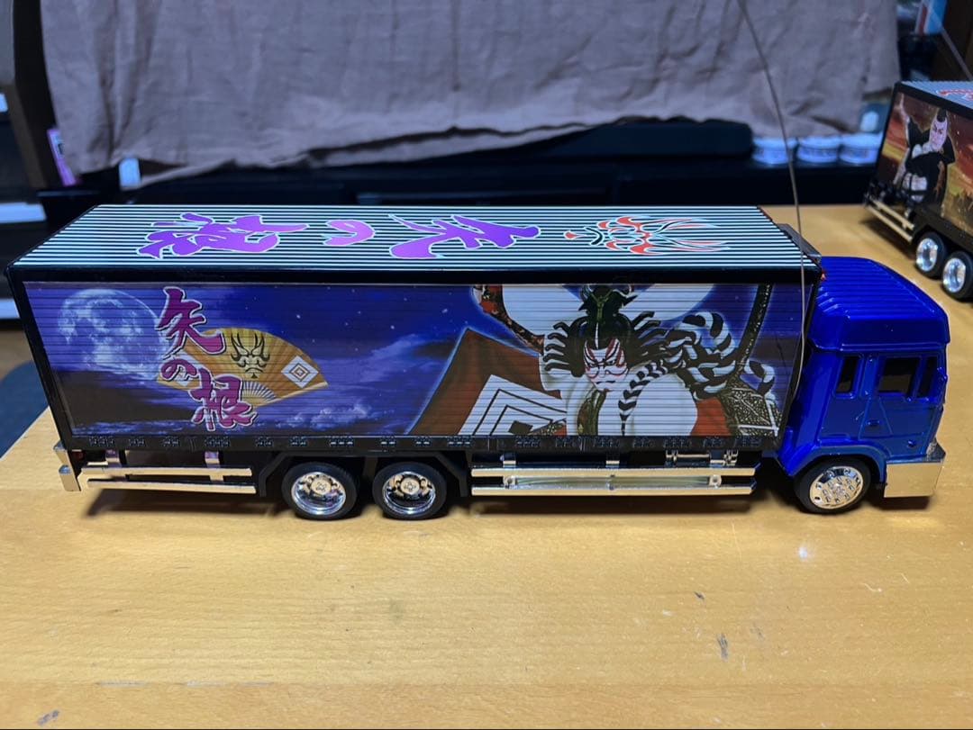 トラック型ラジコン　４台