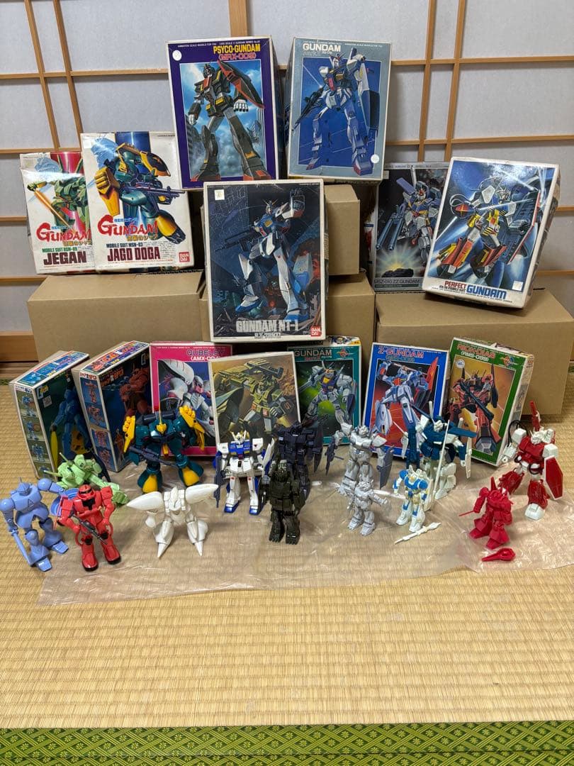 ガンプラ組立済み14点セット　（昭和ジャンク品） ガンプラ組立済み14点セット （昭和ジャンク品） 安い プラモ組み立て