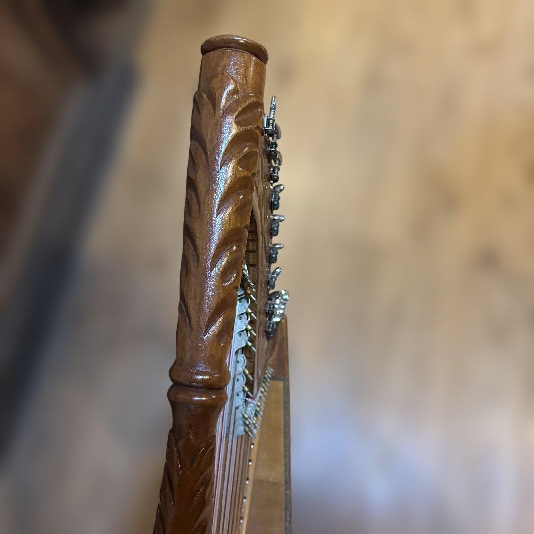 アルパ半音階レバー付き木製ハープ 複数弦 彫刻入り