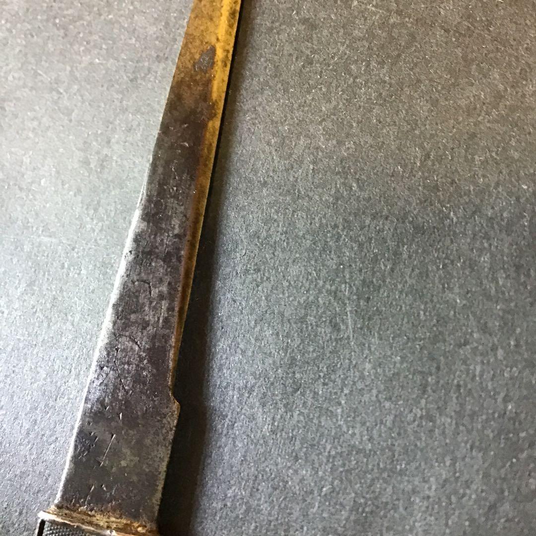 小柄　銅地魚子地　色絵高彫象嵌　穂刀在銘　　　　　書鍔箱