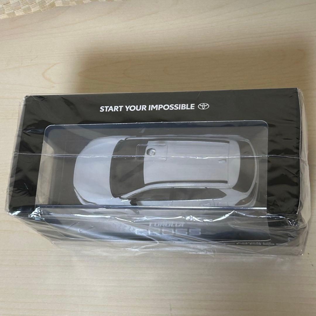 COROLLA CROSS ミニカー 1/30スケール ダイキャスト製