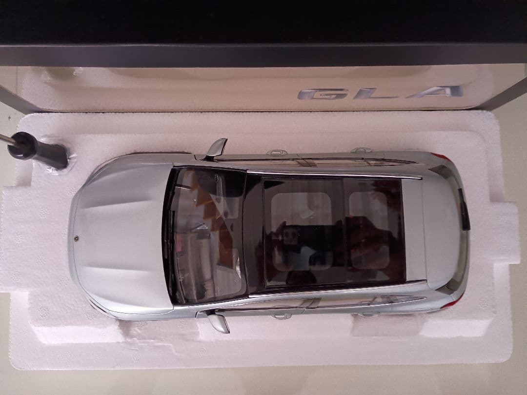 メルセデス特注 メルセデスベンツ GLA Mercedes Benz 1/18