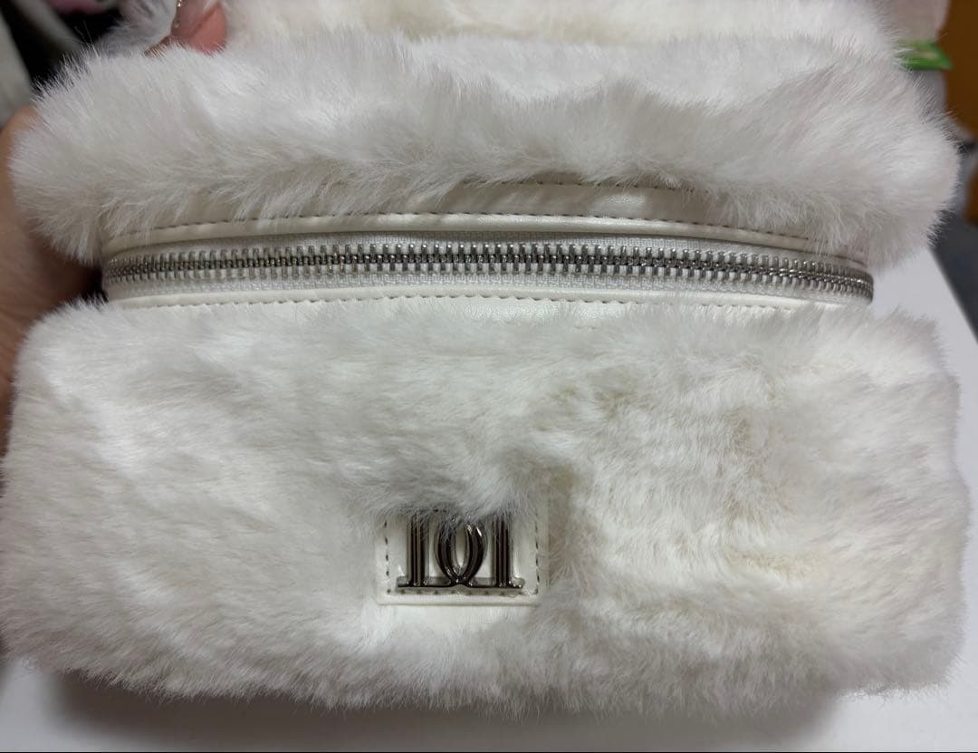ダーリッチフェイクファーショルダーミニバッグ ホワイト
