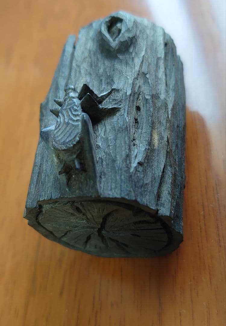 小玉治朗 「炭に鈴虫」黒柿 木彫香合 茶道具 共箱付き