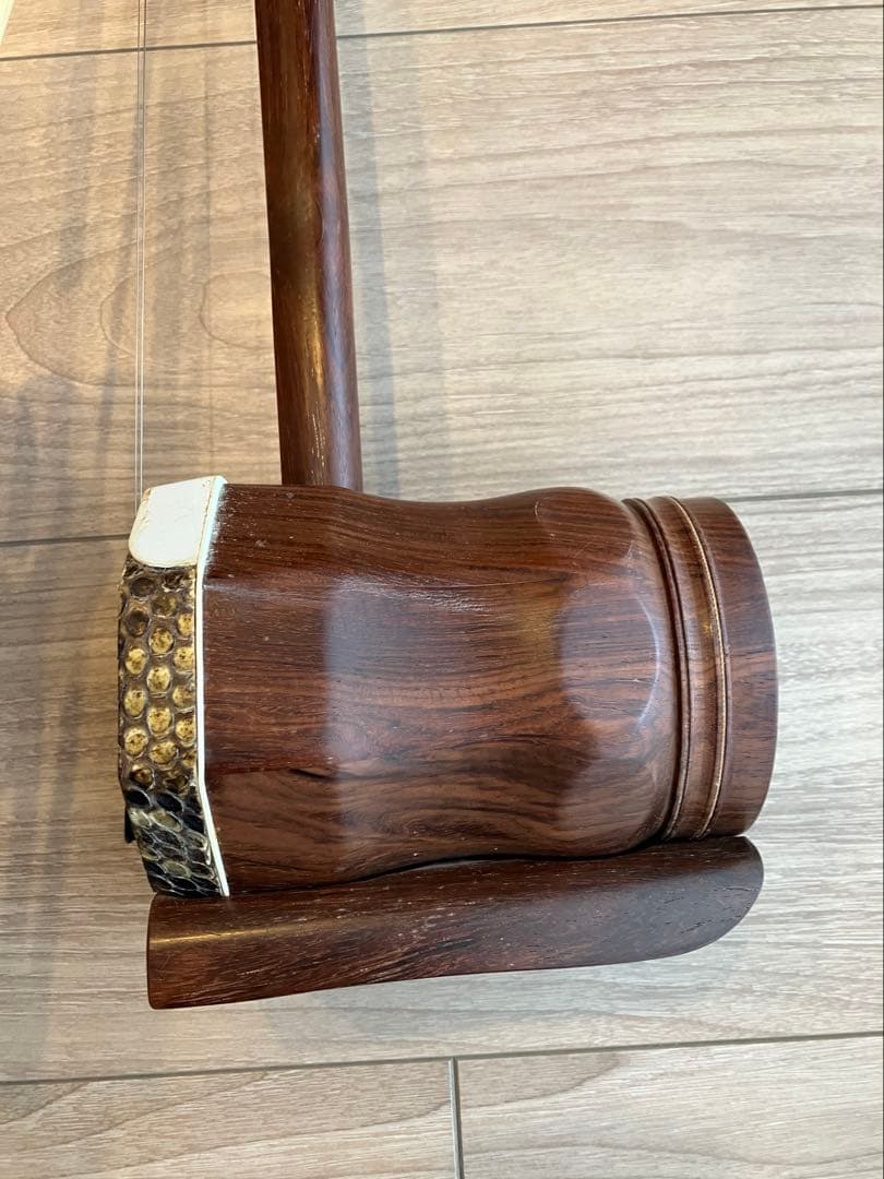 二胡　民族楽器　弦楽器　付属品あり セミハードケース付